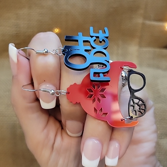 🔥LAST PAIR🔥 Ralphie Red Ryder Drop Earrings - Picture 5 of 6